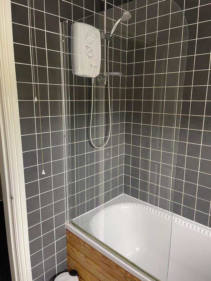 House Number 12 Sleeps Up To 4 With Smart Tvs In Every Room Wellington  Bagian luar foto